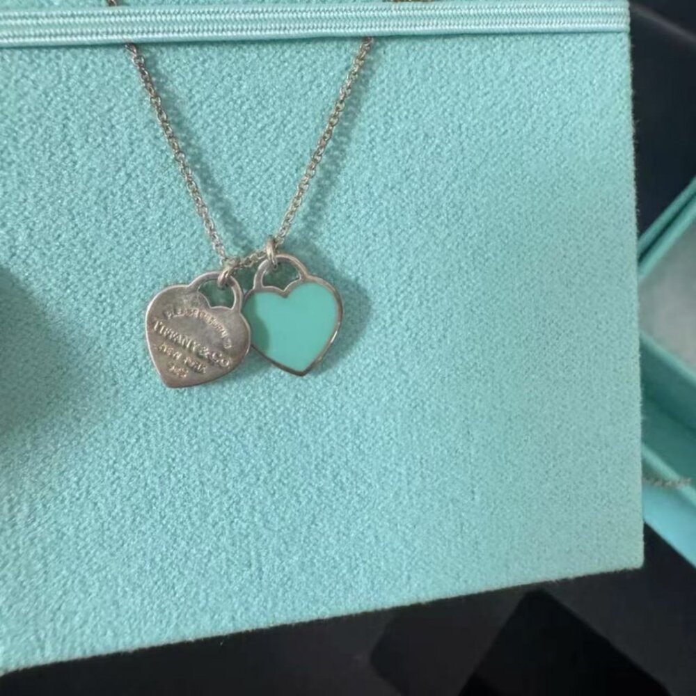 TIFFANY & CO. Return to Tiffany Double Heart Tag Necklace